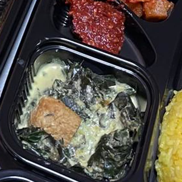 Gulai daun singkong (cassava leaf)